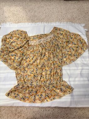 Floral Yellow Puff-Sleeve Peplum Top with Lace Trim